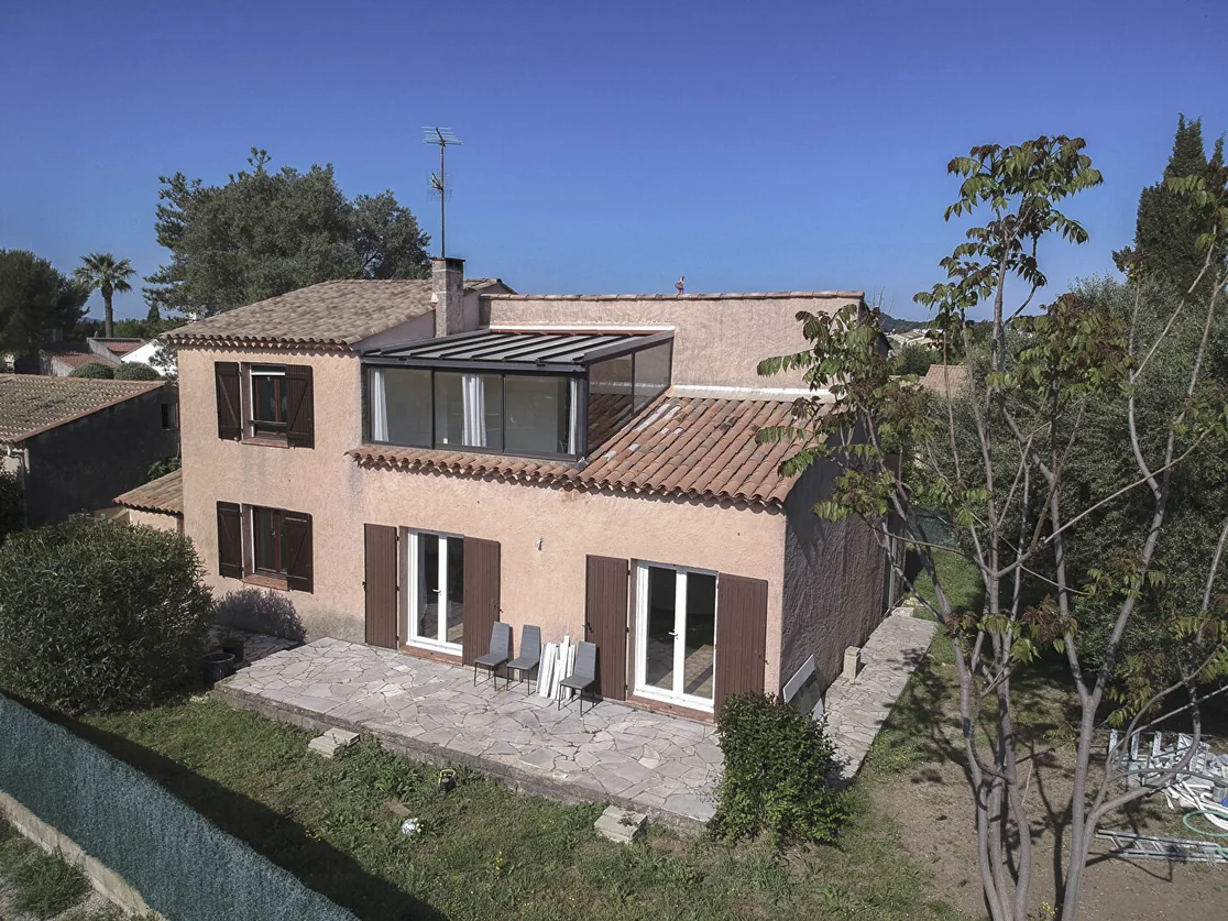 Villa avec véranda et jardin à Le Muy