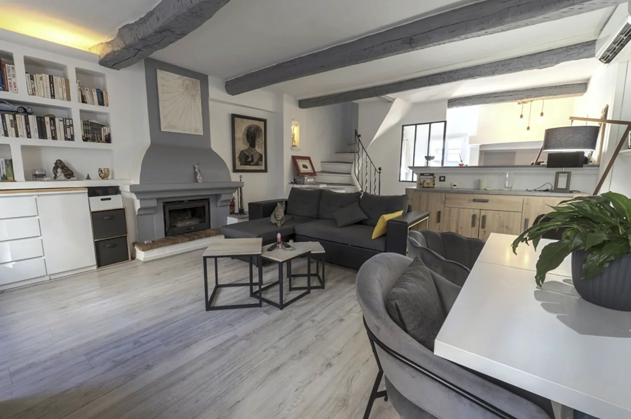 Maison de village avec poutres apparentes à Le Muy