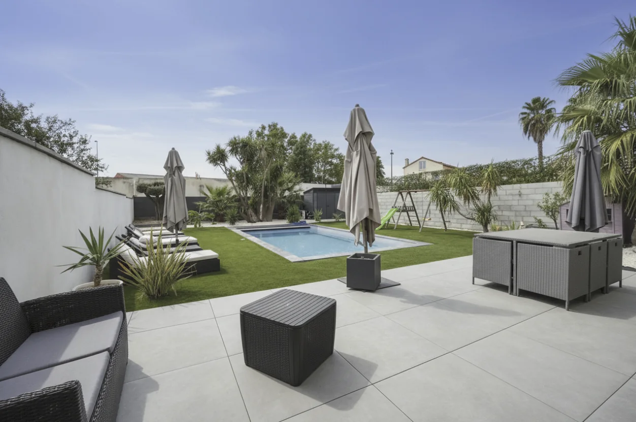 Villa avec piscine et espace détente à Le Muy